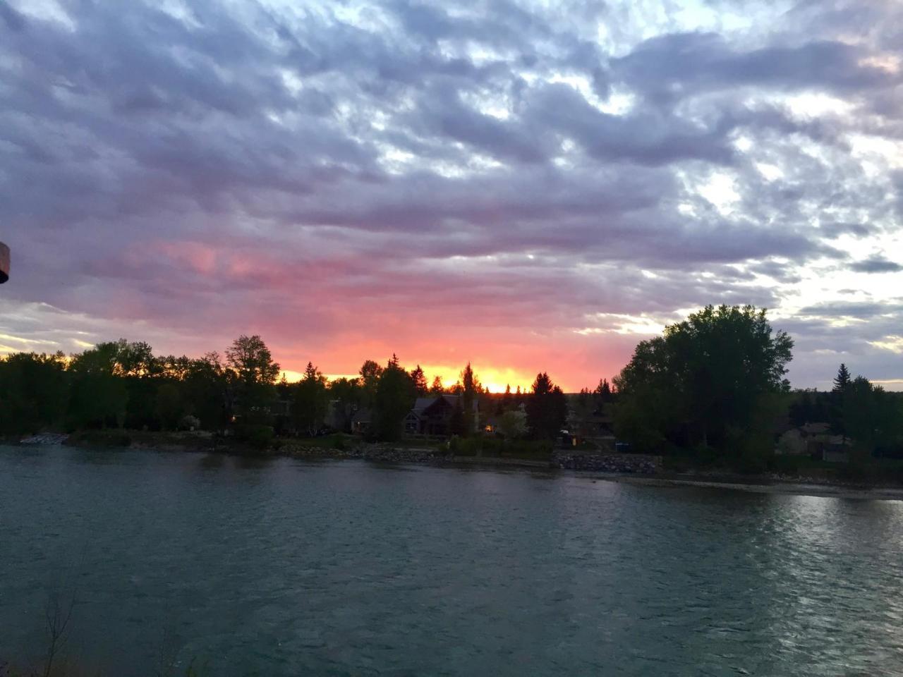 Along River Ridge Calgary Exterior photo